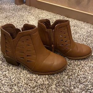Girls boots